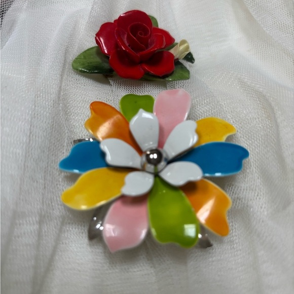 Vintage Cara China made in England & Sarah Coventry Pastel Floral Brooch Set - Picture 10 of 10